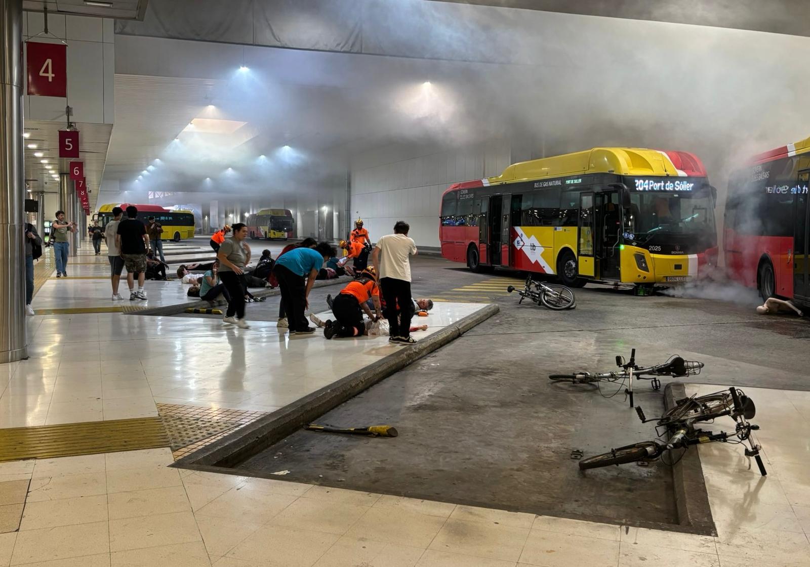 An accident simulation involving 33 victims and more than 180 personnel tests emergency response capacity at Palma Intermodal Station